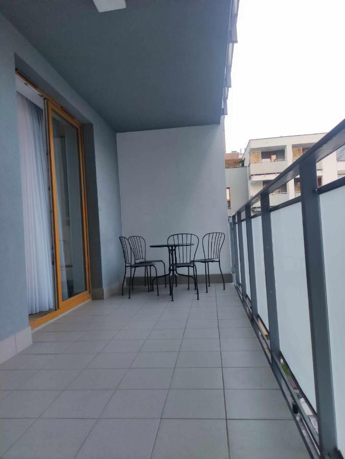 Apartamenty Metro Targowek 27 Warsaw Luaran gambar
